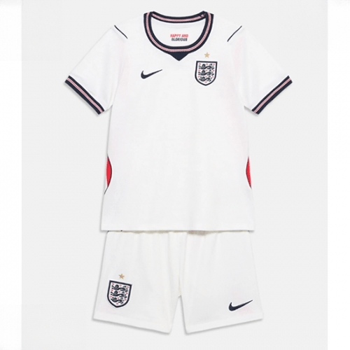 Echipament fotbal Anglia Tricou Acasa Mondial 2026 pentru copii şi pantaloni 1 Echipament fotbal Anglia Tricou Acasa Mondial 2026 pentru copii şi pantaloni