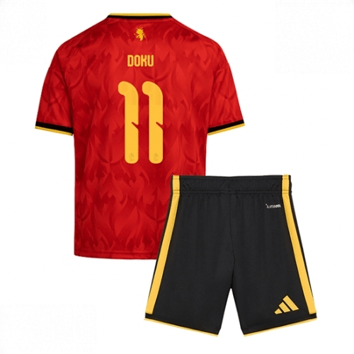 Echipament fotbal Belgia Jeremy Doku #11 Tricou Acasa Mondial 2026 pentru copii şi pantaloni 1 Echipament fotbal Belgia Jeremy Doku #11 Tricou Acasa Mondial 2026 pentru copii şi pantaloni