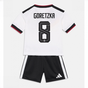 Echipament fotbal Germania Leon Goretzka #8 Tricou Acasa Mondial 2026 pentru copii şi pantaloni