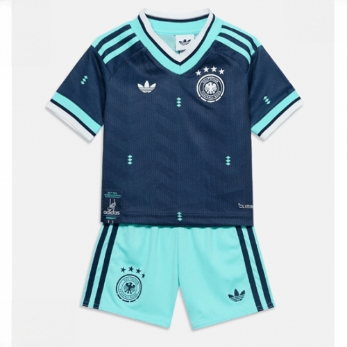 Echipament fotbal Germania Tricou Deplasare Mondial 2026 pentru copii şi pantaloni 1 Echipament fotbal Germania Tricou Deplasare Mondial 2026 pentru copii şi pantaloni