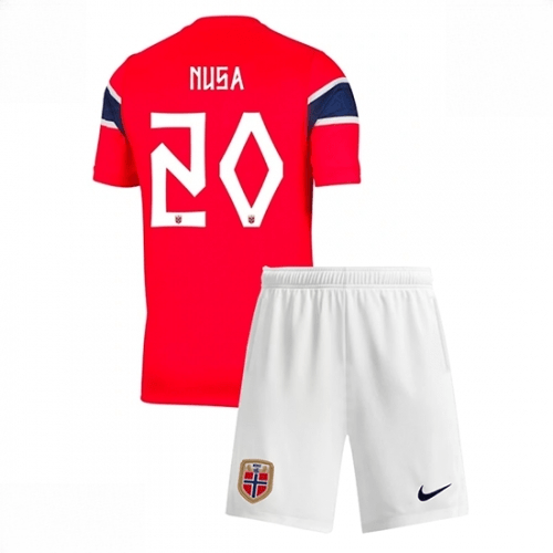 Echipament fotbal Norvegia Antonio Nusa #20 Tricou Acasa Mondial 2026 pentru copii şi pantaloni 1 Echipament fotbal Norvegia Antonio Nusa #20 Tricou Acasa Mondial 2026 pentru copii şi pantaloni