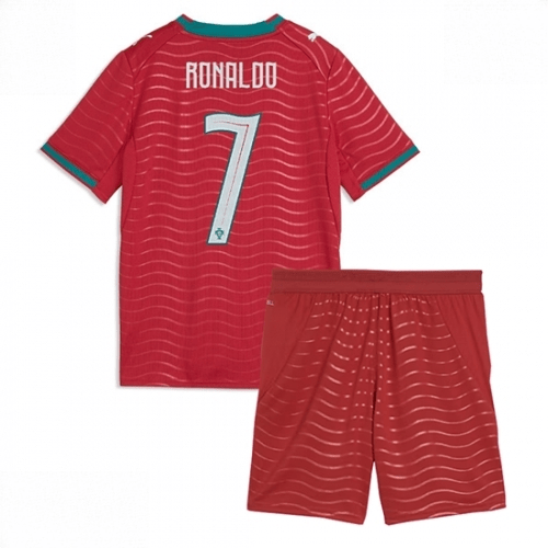 Echipament fotbal Portugalia Cristiano Ronaldo #7 Tricou Acasa Mondial 2026 pentru copii şi pantaloni 1 Echipament fotbal Portugalia Cristiano Ronaldo #7 Tricou Acasa Mondial 2026 pentru copii şi pantaloni