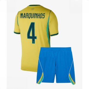 Echipament fotbal Brazilia Marquinhos #4 Tricou Acasa Mondial 2026 pentru copii şi pantaloni