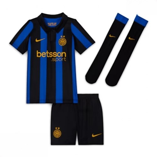 Echipament fotbal Inter Milan Alessandro Bastoni #95 Tricou Acasa 2026-27 pentru copii şi pantaloni 2 Echipament fotbal Inter Milan Alessandro Bastoni #95 Tricou Acasa 2026-27 pentru copii şi pantaloni