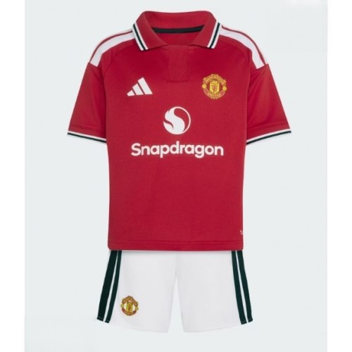 Echipament fotbal Manchester United Tricou Acasa 2026-27 pentru copii şi pantaloni 1 Echipament fotbal Manchester United Tricou Acasa 2026-27 pentru copii şi pantaloni