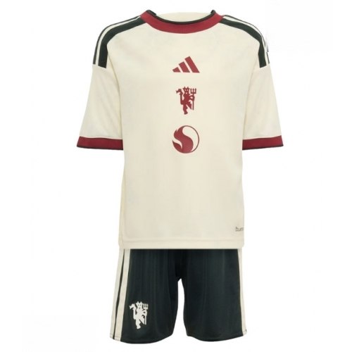 Echipament fotbal Manchester United Tricou Treilea 2026-27 pentru copii şi pantaloni 1 Echipament fotbal Manchester United Tricou Treilea 2026-27 pentru copii şi pantaloni