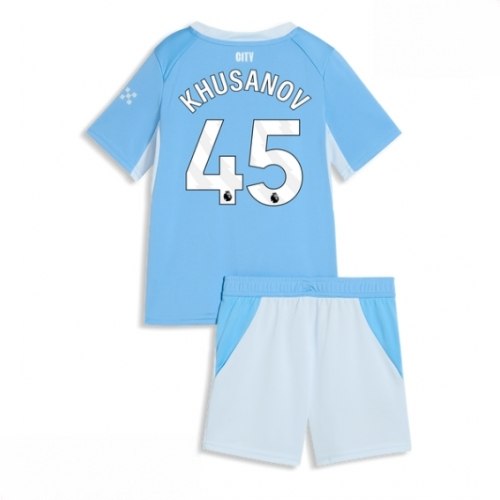 Echipament fotbal Manchester City Abdukodir Khusanov #45 Tricou Acasa 2026-27 pentru copii şi pantaloni 1 Echipament fotbal Manchester City Abdukodir Khusanov #45 Tricou Acasa 2026-27 pentru copii şi pantaloni